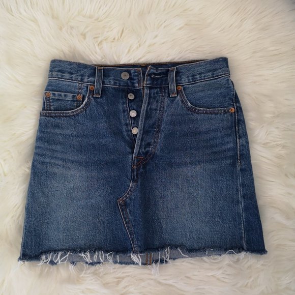 Aritzia Levi's Deconstructed Denim Mini Skirt in Medium/Dark Wash - Size 24 - Picture 2 of 6